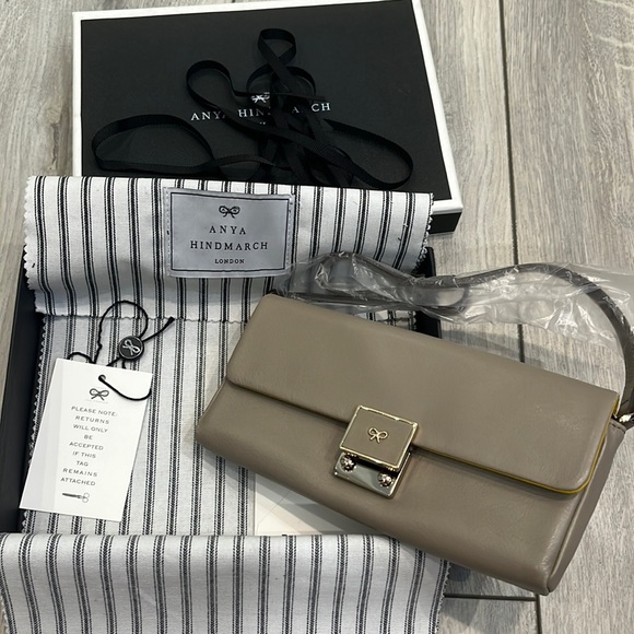 🍀New Authentic ANYA HINDMARCH - Picture 2 of 8